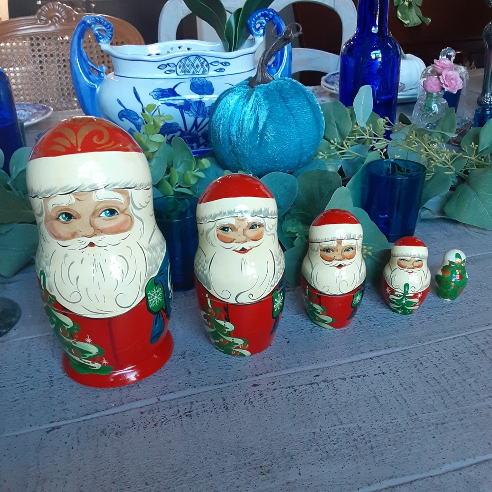 Nesting Santas & Tree, Signed & Holiday Message in what we guess to be Cyrillic.